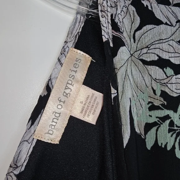 BAND of Gypsies Faux Wrap Dress  Black Floral Chiffon High Low Maxi sz S - Picture 7 of 11